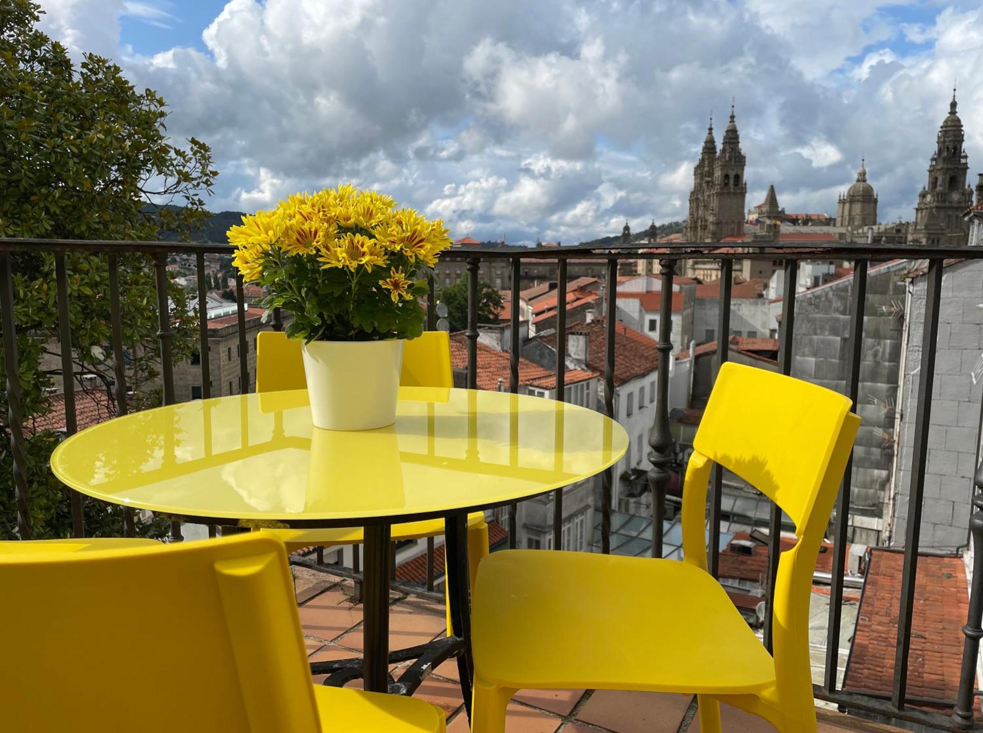 Yellow Home Santiago de Compostela Exterior photo